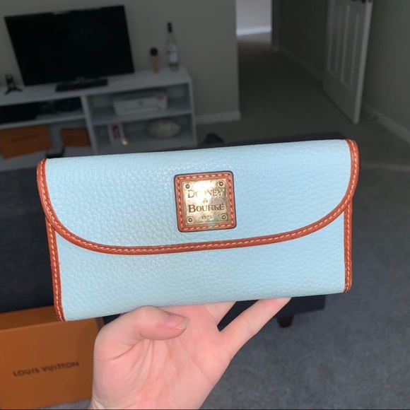 Dooney & Bourke Handbags - Dooney and Bourke Wallet Dooney & Bourke Handbags - Dooney and Bourke Wallet